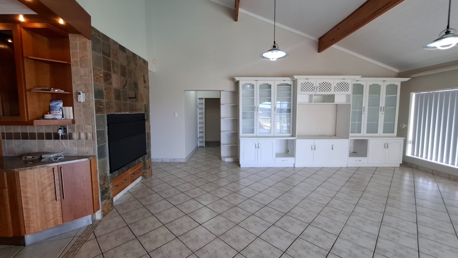 4 Bedroom Property for Sale in Menkenkop Western Cape